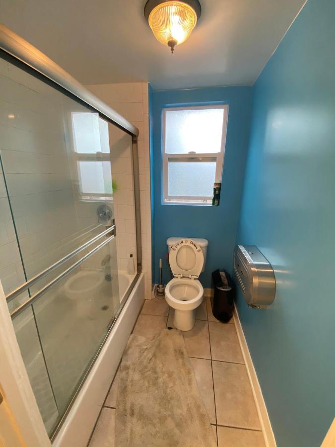 Séjour chez l'habitant Small Private La Bedroom W Wifi - Private Fridge - Ac Near Usc - Exposition Park - Usc Memorial Coliseum - Banc Of California Bmo Stadium - Downtown Angeles Dtla - Of Southern California Usc!!! *