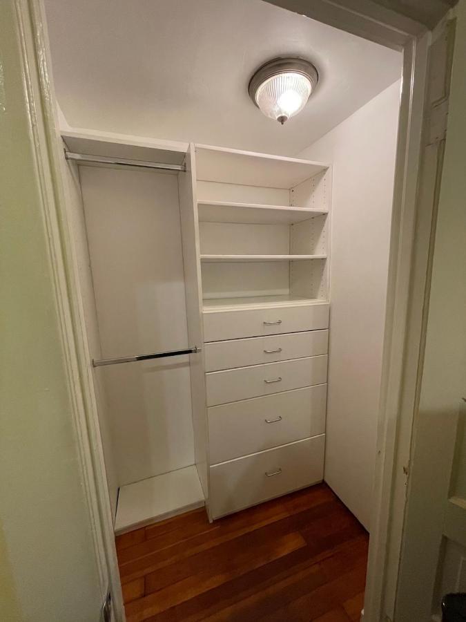 Habitación en casa particular Small Private La Bedroom W Wifi - Private Fridge - Ac Near Usc - Exposition Park - Usc Memorial Coliseum - Banc Of California Bmo Stadium - Downtown Angeles Dtla - Of Southern California Usc!!! Los Ángeles