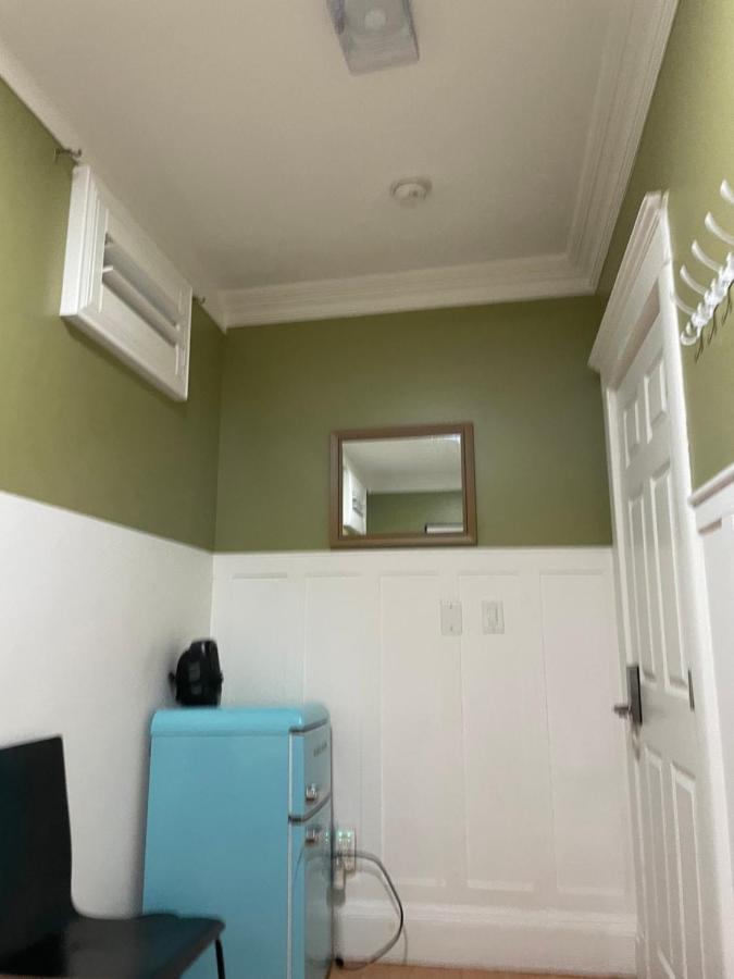 Small Private La Bedroom W Wifi - Private Fridge - Ac Near Usc - Exposition Park - Usc Memorial Coliseum - Banc Of California Bmo Stadium - Downtown Angeles Dtla - Of Southern California Usc!!! Séjour chez l'habitant *