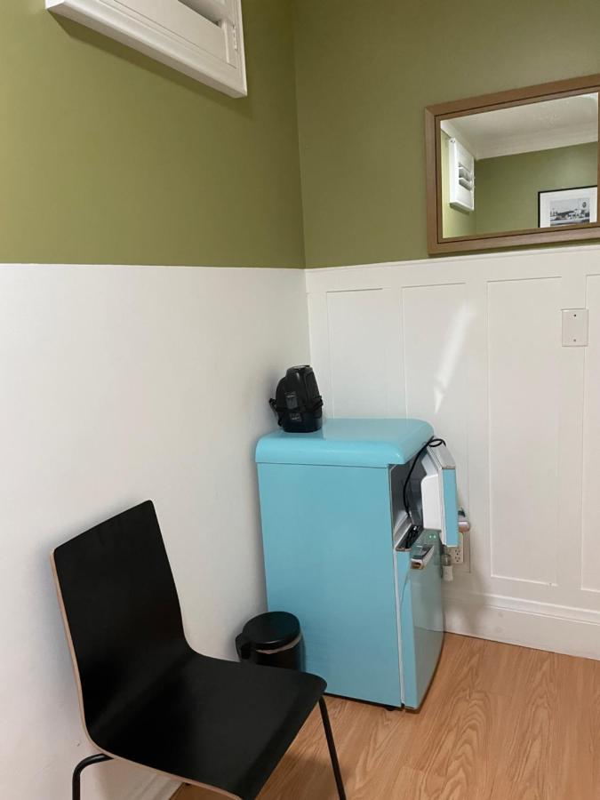 Séjour chez l'habitant Small Private La Bedroom W Wifi - Private Fridge - Ac Near Usc - Exposition Park - Usc Memorial Coliseum - Banc Of California Bmo Stadium - Downtown Angeles Dtla - Of Southern California Usc!!! Los Angeles
