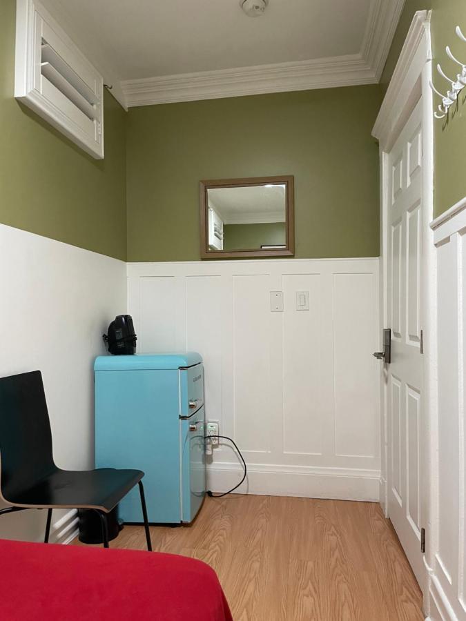 Séjour chez l'habitant Small Private La Bedroom W Wifi - Private Fridge - Ac Near Usc - Exposition Park - Usc Memorial Coliseum - Banc Of California Bmo Stadium - Downtown Angeles Dtla - Of Southern California Usc!!! *