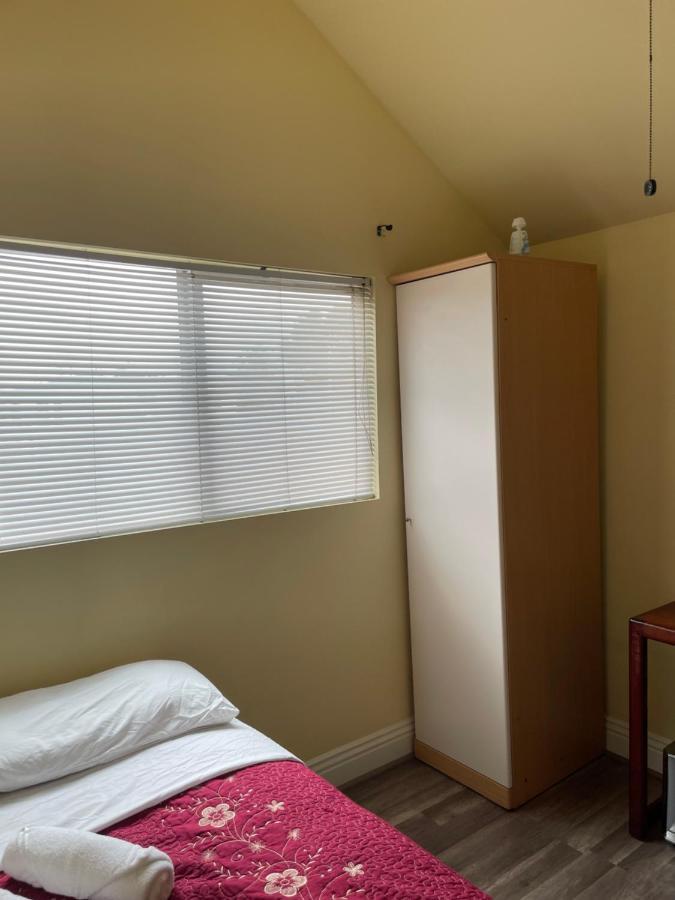 Small Private La Bedroom W Wifi - Private Fridge - Ac Near Usc - Exposition Park - Usc Memorial Coliseum - Banc Of California Bmo Stadium - Downtown Angeles Dtla - Of Southern California Usc!!! Séjour chez l'habitant *